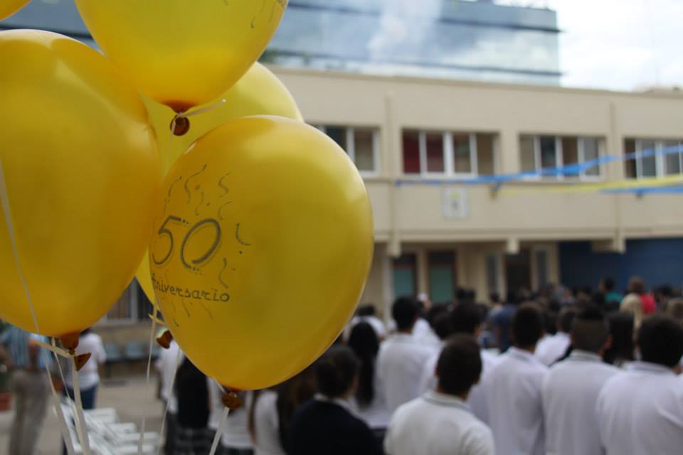 Colegio Diocesano San Juan Bosco, comprometido por la educación integral de los jóvenes: alumnos felices, comprometidos y competentes. 50 aniversario